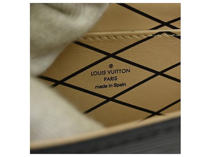 Pochette Trunk Vertical Louis Vuitton in pelle Epi Nero - vista 4