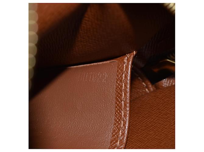 Louis Vuitton Cite Pochette Monogram Canvas Marrone - vista 5