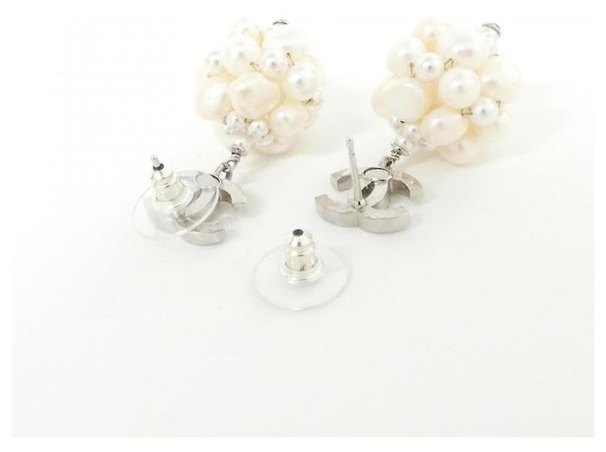 Boucles d'oreilles puces en perles Chanel AB H500 Argenté Blanc - vue 3