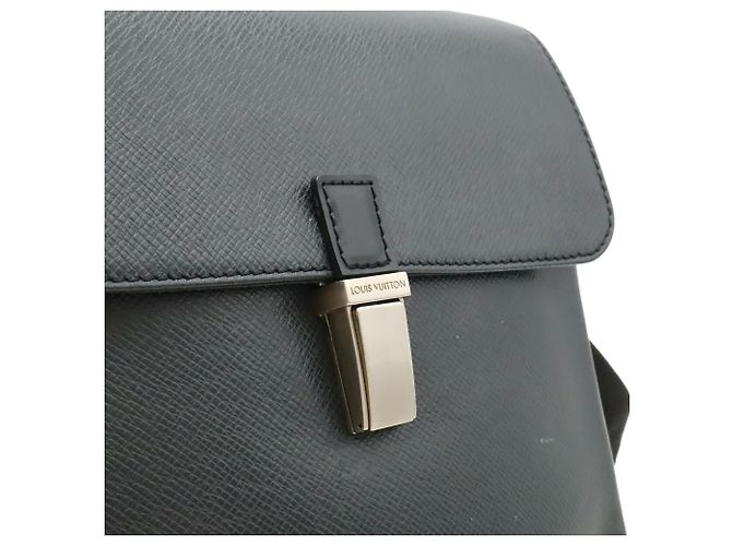 Borsa a tracolla Louis Vuitton Taiga Yaranga Nero Grigio - vista 10
