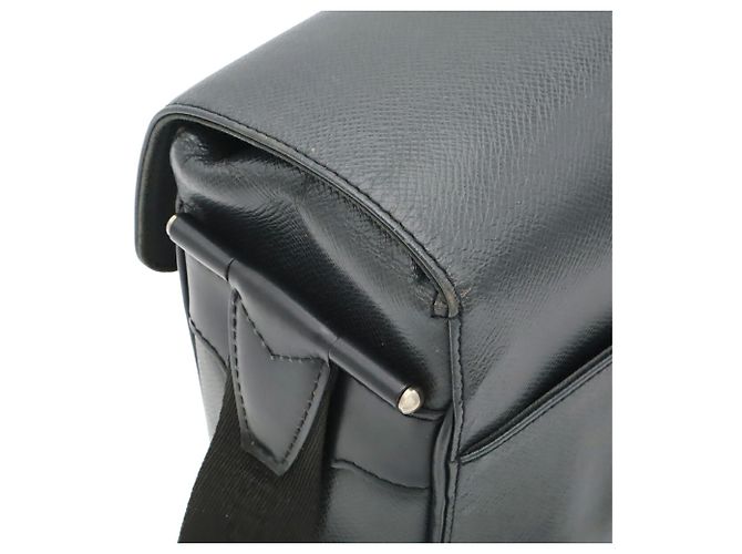 Borsa a tracolla Louis Vuitton Taiga Yaranga Nero Grigio - vista 5