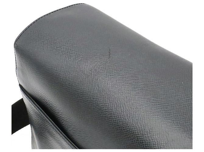 Borsa a tracolla Louis Vuitton Taiga Yaranga Nero Grigio - vista 8