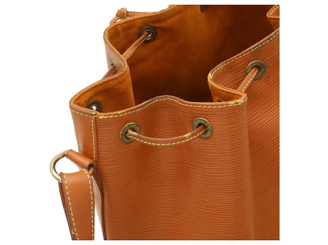 Borsa a Spalla Louis Vuitton Epi Noe D'oro Cammello - vista 7