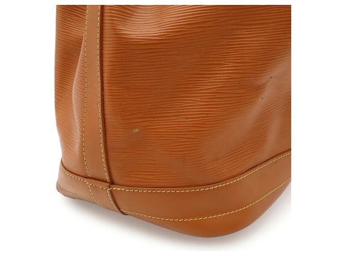 Borsa a Spalla Louis Vuitton Epi Noe D'oro Cammello - vista 9