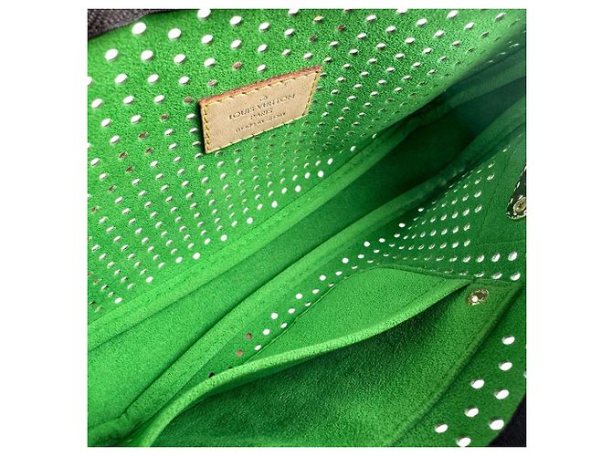 Louis Vuitton Monogram Perfo Pochette Accessoires Verde chiaro Monogramma - vista 5