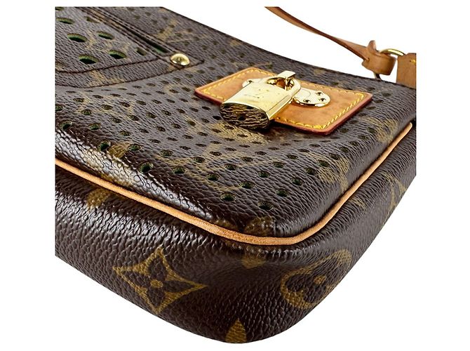 Louis Vuitton Monogram Perfo Pochette Accessoires Verde chiaro Monogramma - vista 8