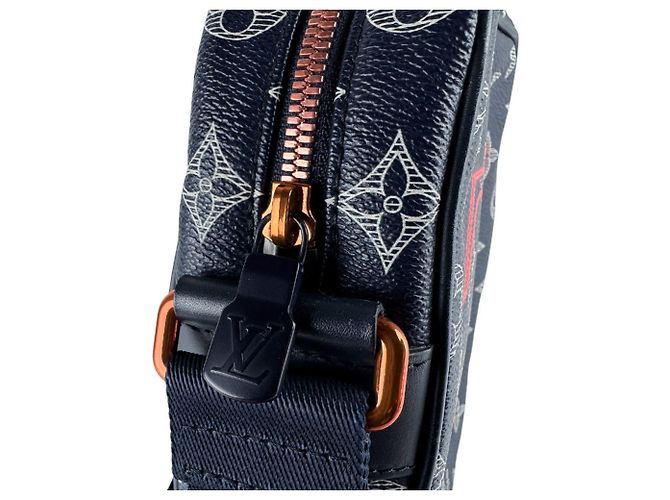 Borsa a tracolla Louis Vuitton Monogram Ink Danube PM Navy Blu navy - vista 11
