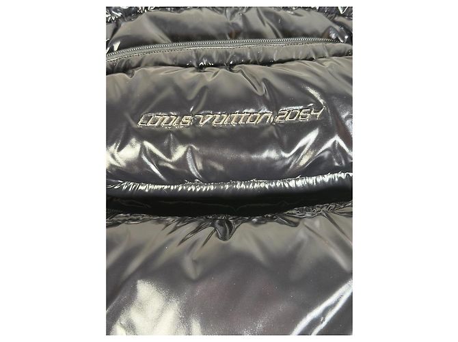 Louis Vuitton Doudoune 2054 with Integrated Backpack Lacquered Nylon Black Size 48 - view 15