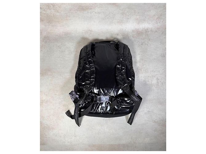 Louis Vuitton Doudoune 2054 with Integrated Backpack Lacquered Nylon Black Size 48 - view 16