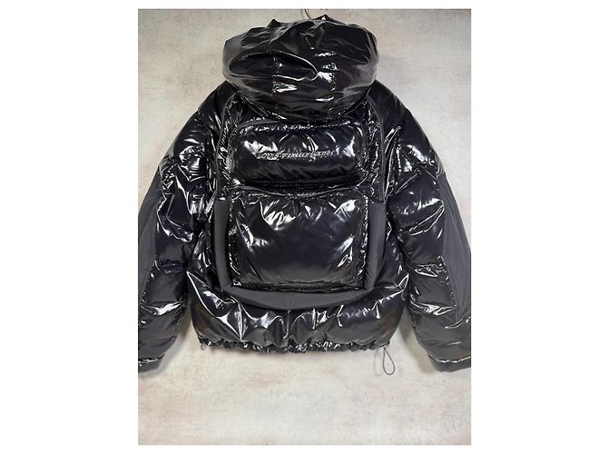 Louis Vuitton Doudoune 2054 with Integrated Backpack Lacquered Nylon Black Size 48 - view 17