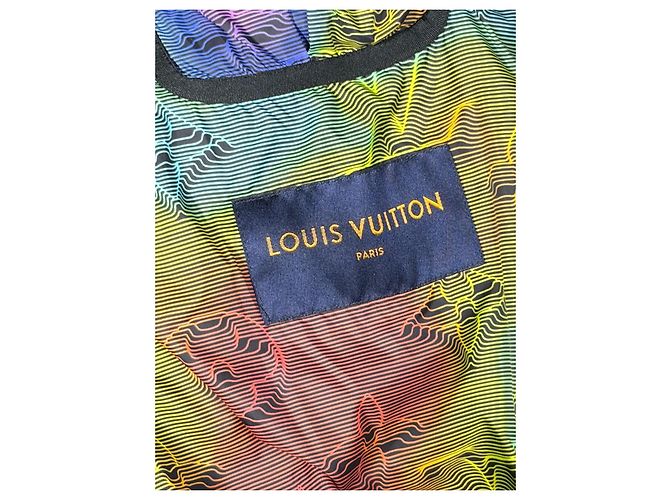 Louis Vuitton Doudoune 2054 with Integrated Backpack Lacquered Nylon Black Size 48 - view 9