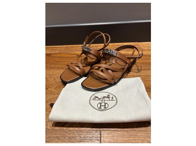 Sandali con listini in pelle marrone June di Hermès con dettagli argentati - vista 10