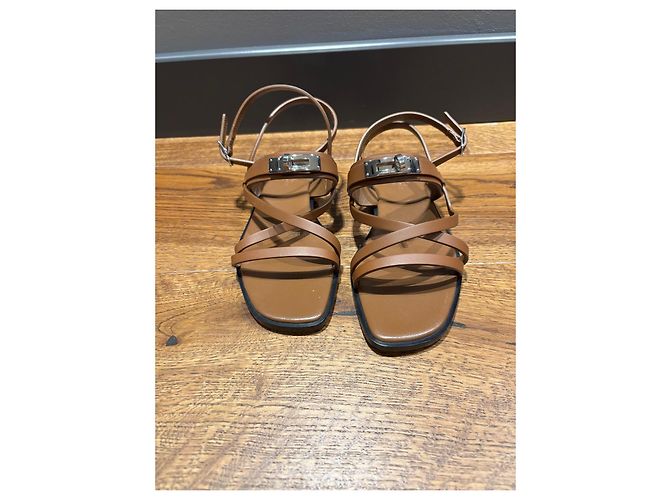 Sandali con listini in pelle marrone June di Hermès con dettagli argentati - vista 7