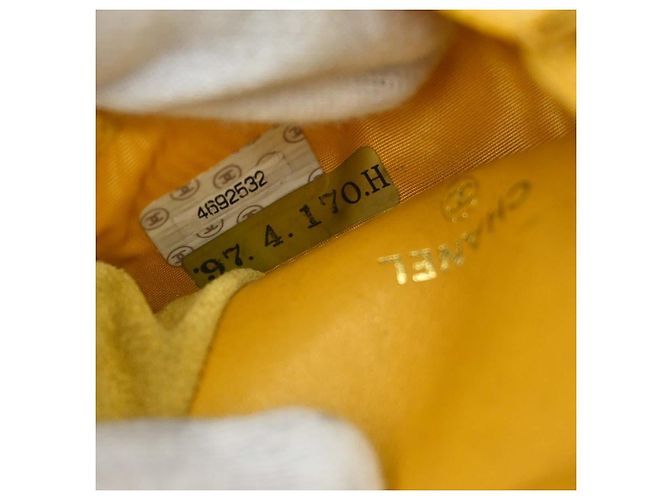 Portacellulare Chanel Vintage CC Caviar Giallo - vista 5