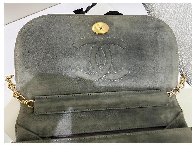 Chanel Borsa a tracolla in scamosciato grigio con fiocco nero e catena dorata D'oro - vista 12