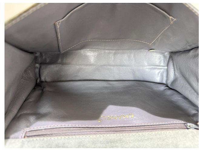 Chanel Borsa a tracolla in scamosciato grigio con fiocco nero e catena dorata D'oro - vista 16