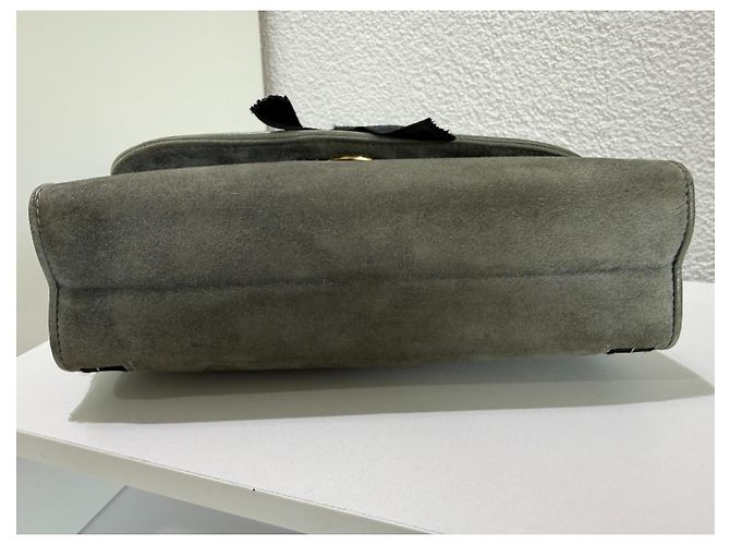 Chanel Borsa a tracolla in scamosciato grigio con fiocco nero e catena dorata D'oro - vista 7