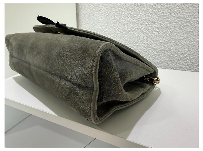Chanel Borsa a tracolla in scamosciato grigio con fiocco nero e catena dorata D'oro - vista 9