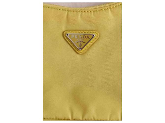 Prada Borsa a tracolla Re-Edition 2005 giallo - vista 2