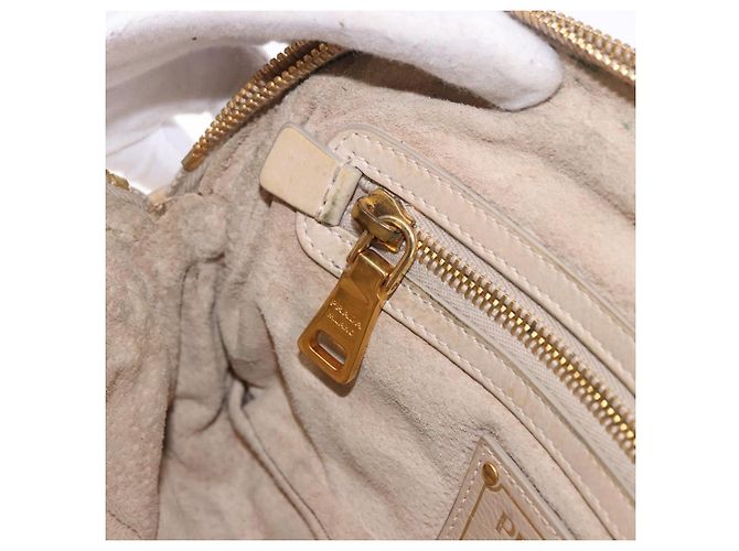 Borsa a Spalla con Catena PRADA in Pelle Beige Oro Auth bs36546 D'oro - vista 24
