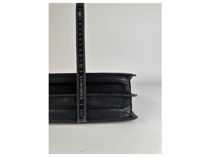 Clutch Vintage Givenchy in Pelle Nera con Chiusura Dorata Nero - vista 9
