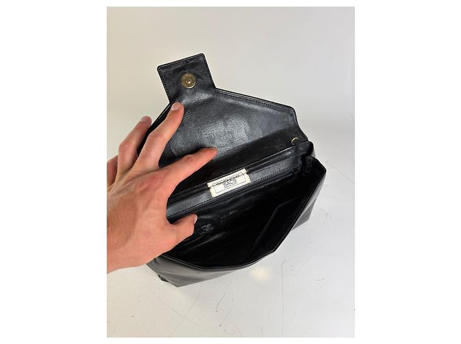 Clutch in pelle vintage Givenchy nero e oro - vista 3