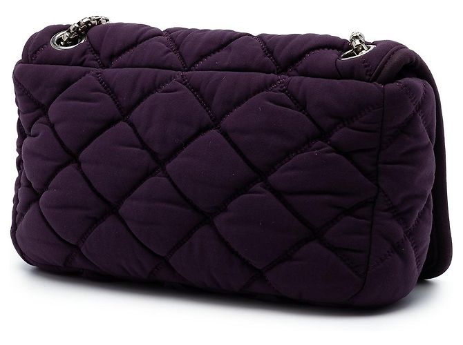 Piccola borsa a tracolla Chanel Bubble Flap in nylon trapuntato viola Porpora - vista 2