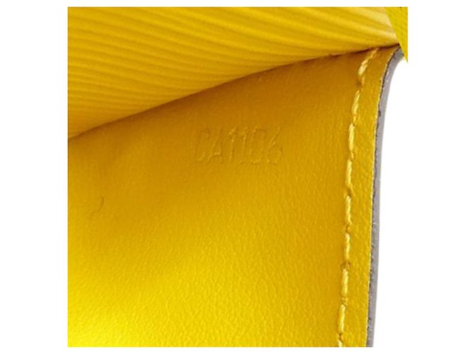 Cartera larga Sarah Epi Louis Vuitton amarilla Amarillo - vista 8