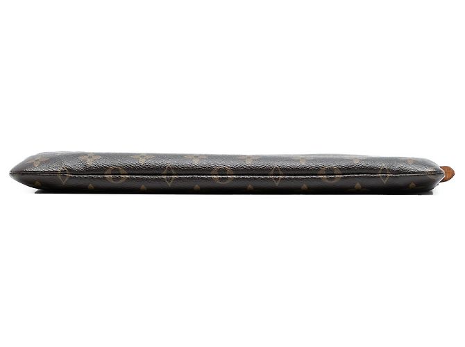 Clutch Louis Vuitton Monogram Etui Voyage MM Marrone - vista 3
