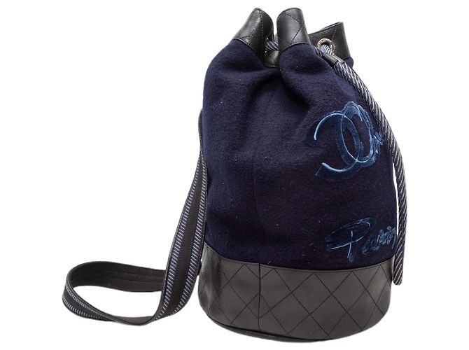 Zaino a secchiello Paris Hamburg in lana e pelle di vitello blu navy e nero Chanel - vista 2
