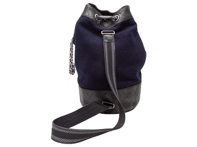 Zaino a secchiello Paris Hamburg in lana e pelle di vitello blu navy e nero Chanel - vista 3