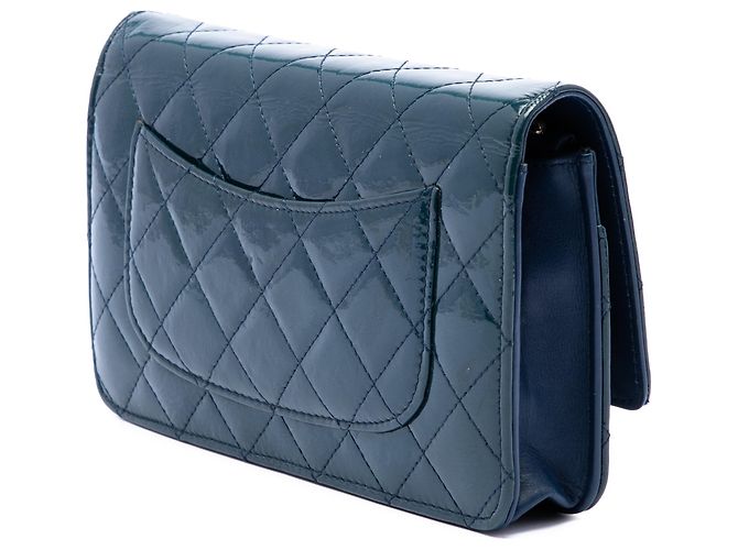Borsa a tracolla Chanel Reissue 2.55 trapuntata in vernice blu Wallet On Chain - vista 2