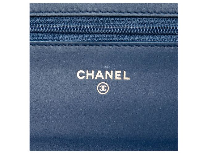 Borsa a tracolla Chanel Reissue 2.55 trapuntata in vernice blu Wallet On Chain - vista 5