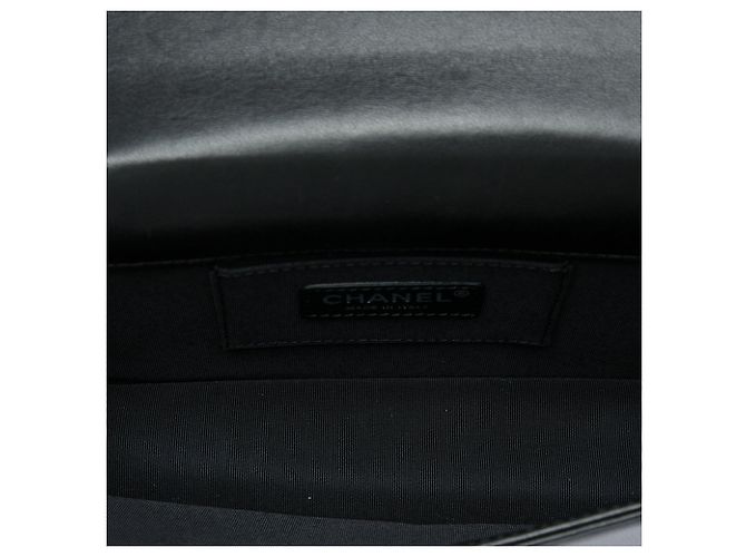 Borsa a tracolla Boy Brick orizzontale Chanel in vernice rosa e acrilico a righe - vista 4