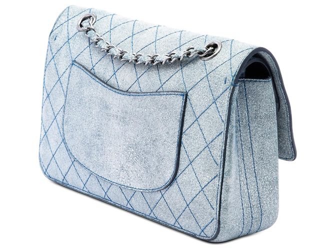Borsa a tracolla Chanel Medium Classic in pelle di vitello screpolata Wild Stitch Double Flap blu - vista 2