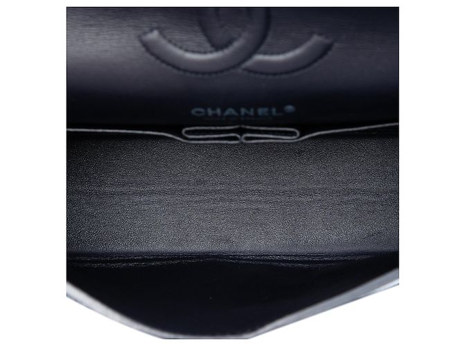 Borsa a tracolla Chanel Medium Classic in pelle di vitello screpolata Wild Stitch Double Flap blu - vista 4