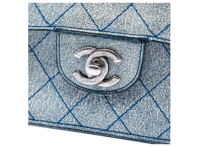 Borsa a tracolla Chanel Medium Classic in pelle di vitello screpolata Wild Stitch Double Flap blu - vista 5