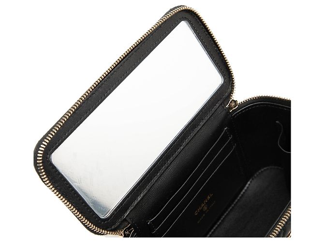 Vanity Piccola beauty case Chanel in pelle d'agnello nera con manico superiore e tracolla con catena Nero - vista 5