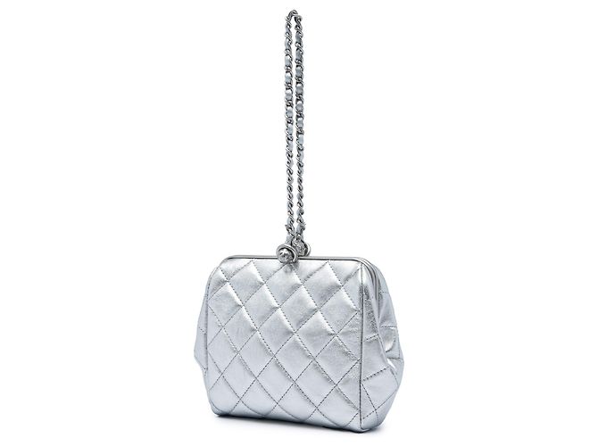 Clutch da sera Chanel in agnello trapuntato metallizzato argento - vista 2