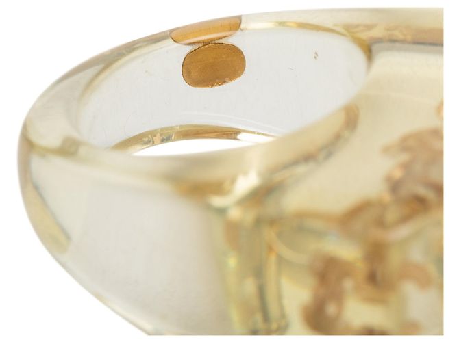 Anello Chanel CC in acrilico e logo placcato oro D'oro - vista 4