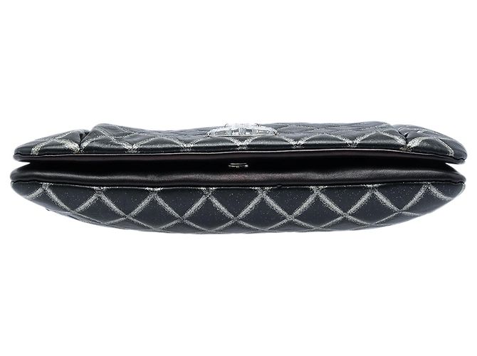 Borsa a tracolla Chanel Quilted Metallic Distressed Lambskin CC Crystal Flap Nera Nero - vista 3