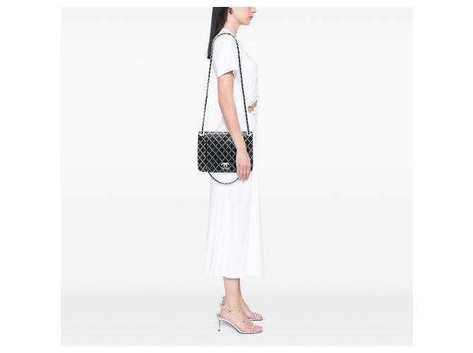 Borsa a tracolla Chanel Quilted Metallic Distressed Lambskin CC Crystal Flap Nera Nero - vista 5