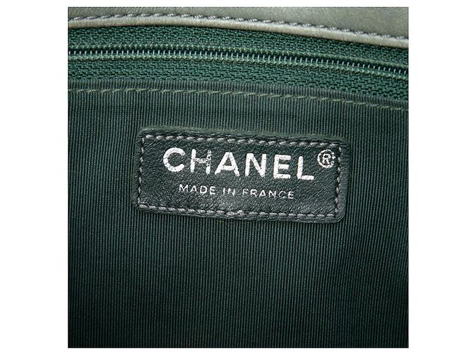 Borsa a tracolla Chanel Reissue 2.55 trapuntata in vernice verde con patta singola e doppio scomparto - vista 5