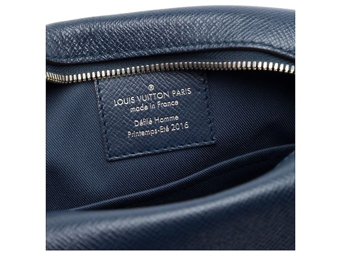 Borsa a tracolla Louis Vuitton Taiga Nikolai blu - vista 5