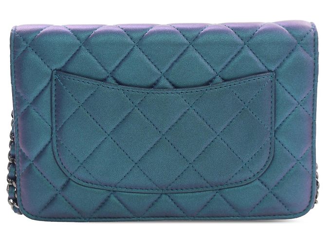 Wallet On Chain Portafoglio con catena e tracolla Chanel CC in agnello trapuntato iridescente blu - vista 2