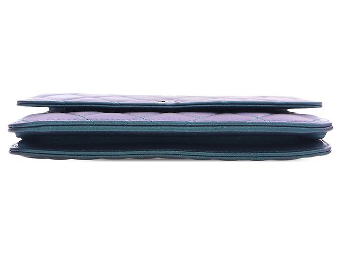 Wallet On Chain Portafoglio con catena e tracolla Chanel CC in agnello trapuntato iridescente blu - vista 3