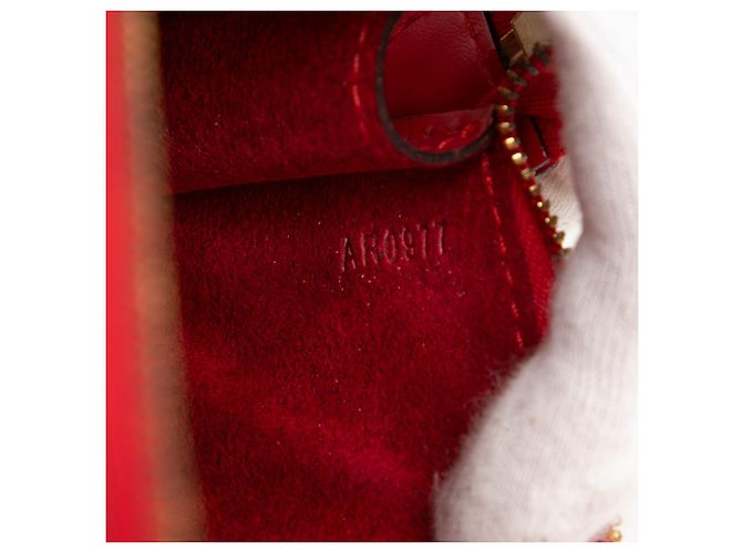 Borsa a tracolla Louis Vuitton Epi Pochette Accessoires rossa Rosso - vista 6