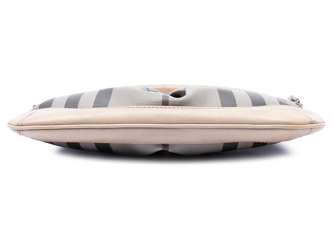 Burberry Smoke Check Schultertasche aus beschichteter Canvas in Grau - Ansicht 3