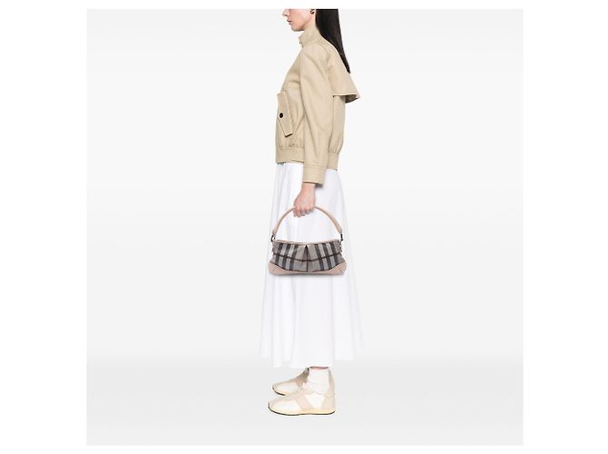 Burberry Smoke Check Schultertasche aus beschichteter Canvas in Grau - Ansicht 6