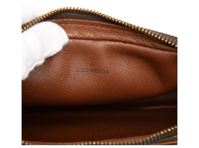 Clutch Louis Vuitton Monogram Marly Dragonne PM Marrone - vista 5